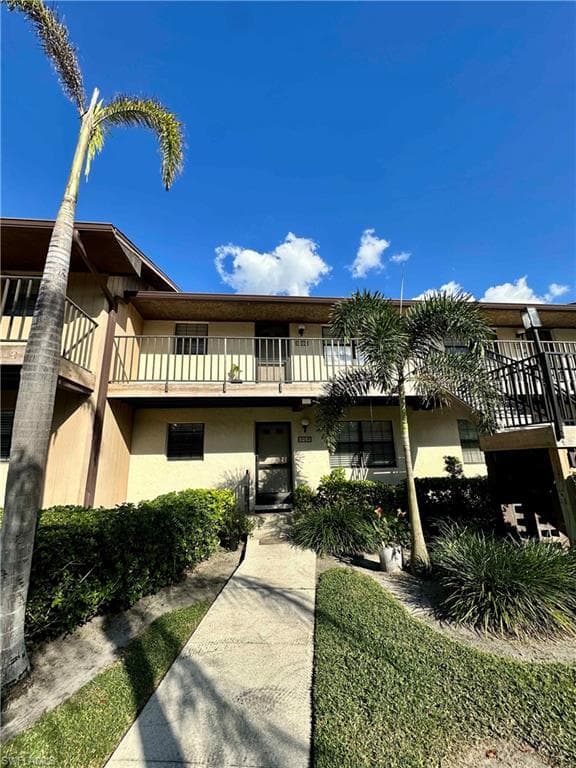 5283 TREETOPS DR V-103 NAPLES, FL 34113