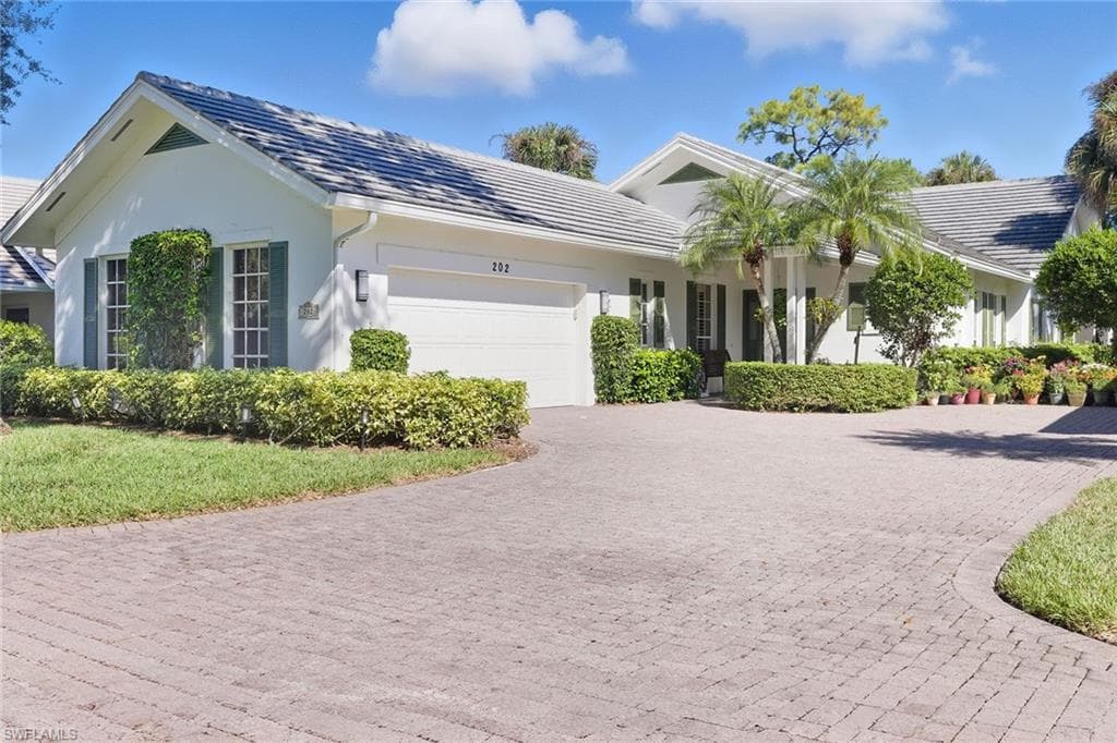 202 Edgemere WAY S NAPLES, FL 34105