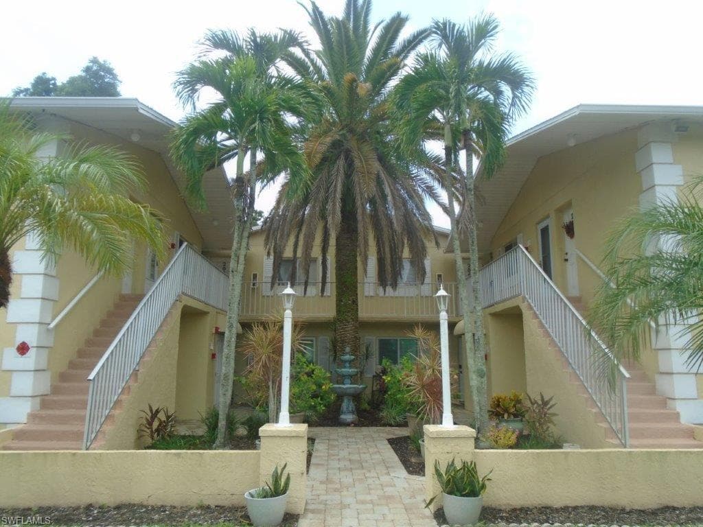 8140 Country RD 101 FORT MYERS, FL 33919