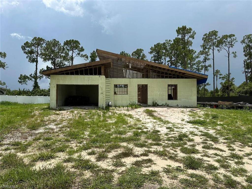 2904 12th ST LEHIGH ACRES, FL 33972
