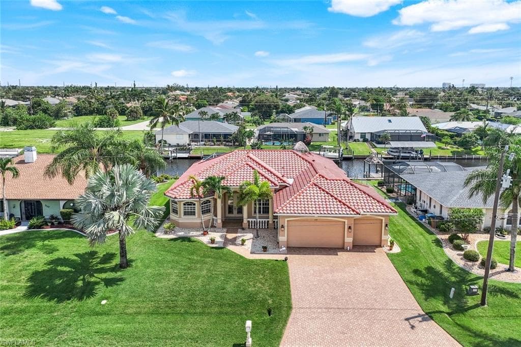 214 SW 39th TER CAPE CORAL, FL 33914