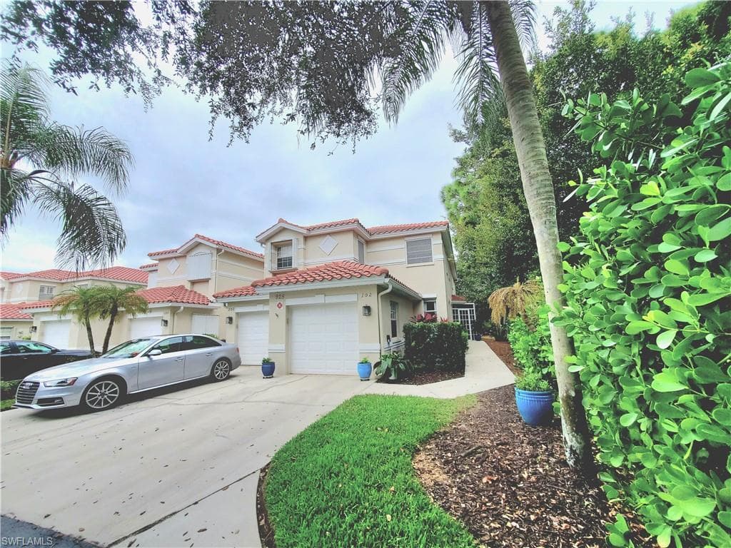 925 Eastham WAY J-102 NAPLES, FL 34104