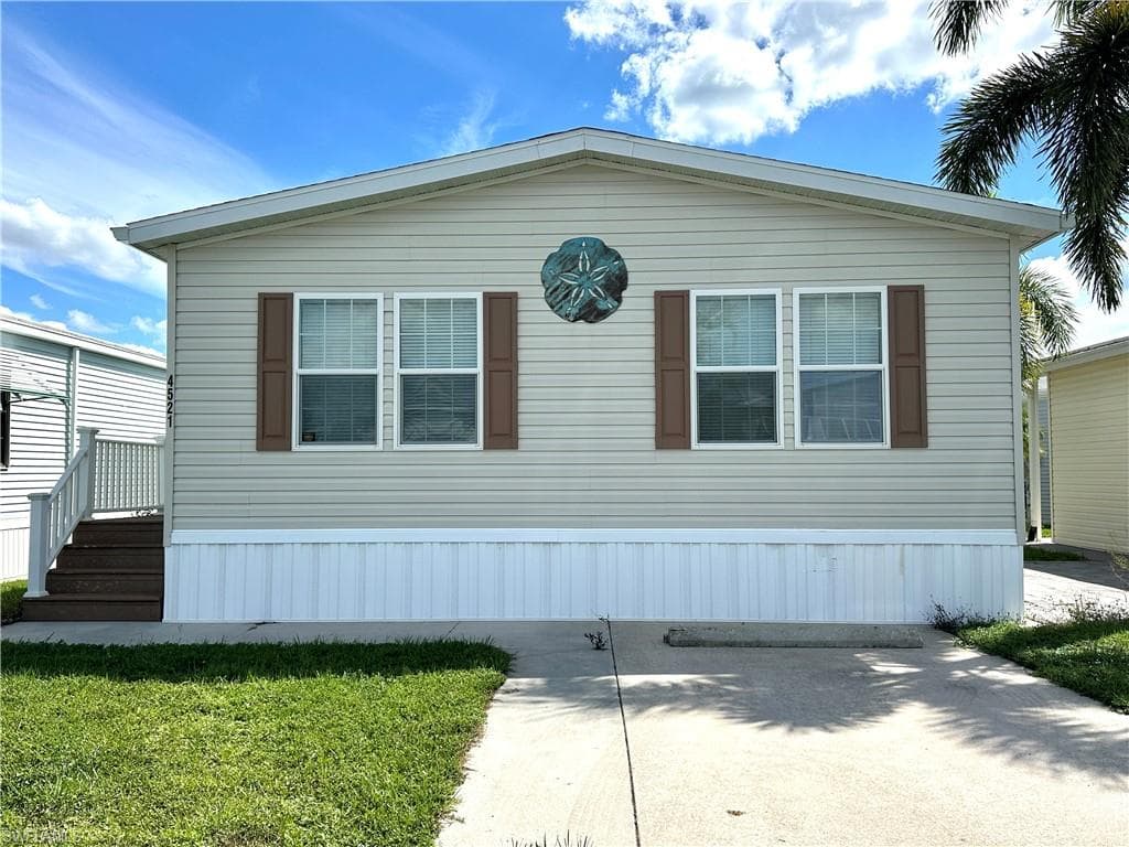 4521 Robert E Lee BLVD E ESTERO, FL 33928
