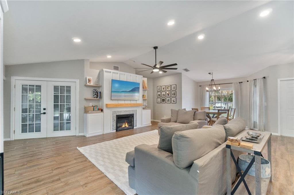 640 13th ST NW NAPLES, FL 34120