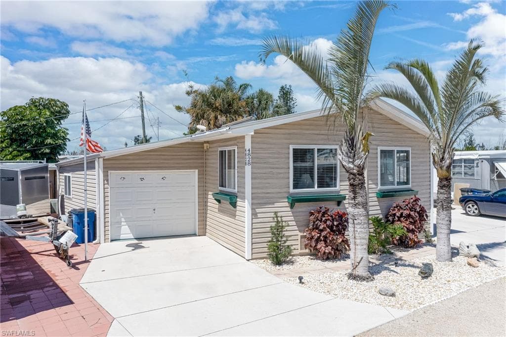 4828 FLAMINGO DR ST. JAMES CITY, FL 33956
