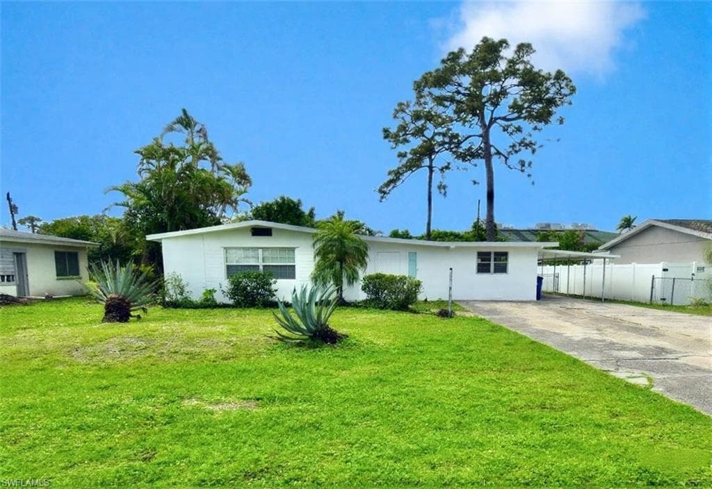 2116 Pineview RD FORT MYERS, FL 33901