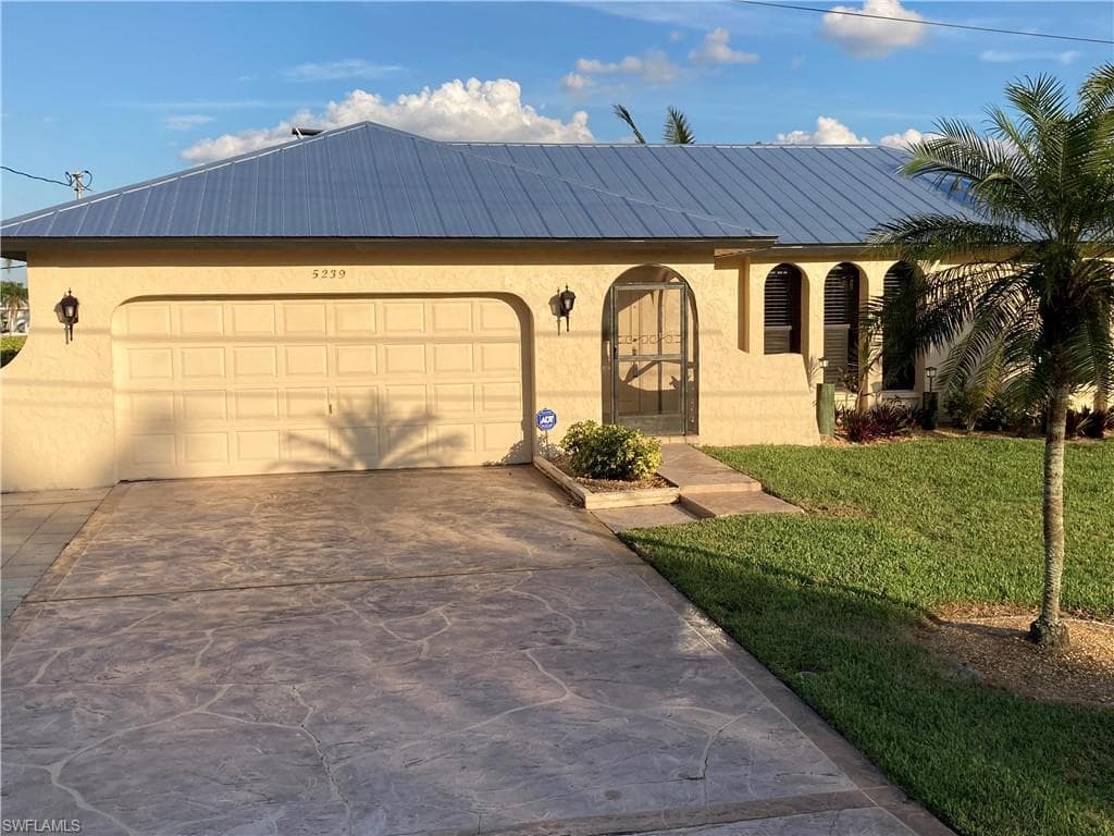 5239 Wisteria CT CAPE CORAL, FL 33904