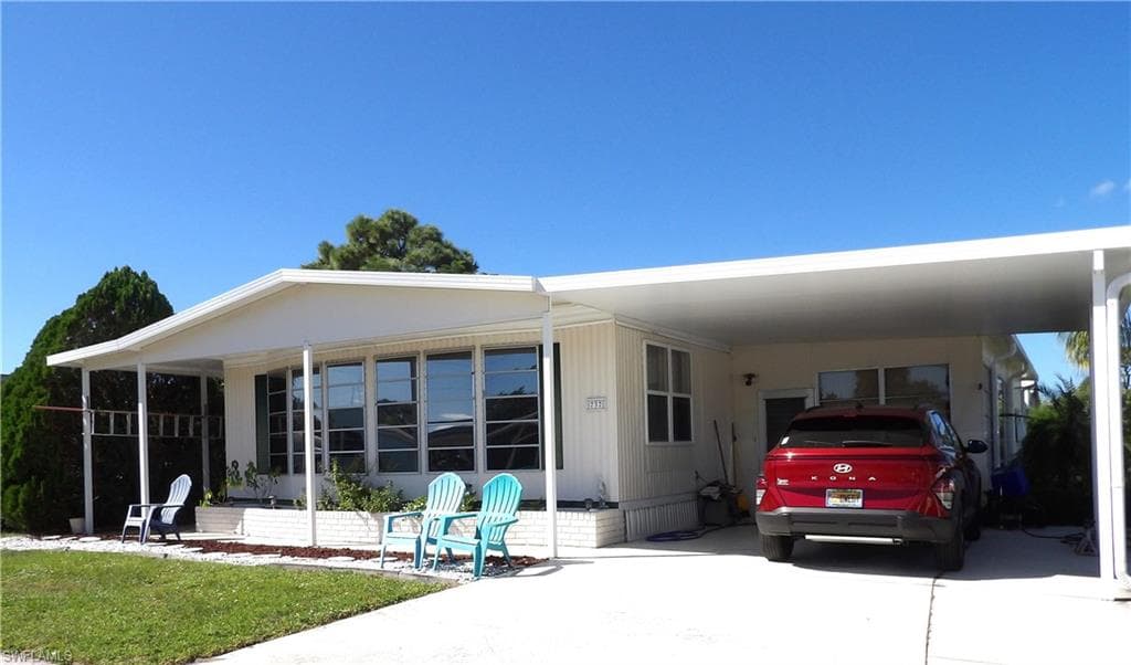 737 KNOTTY PINE CIR NORTH FORT MYERS, FL 33917