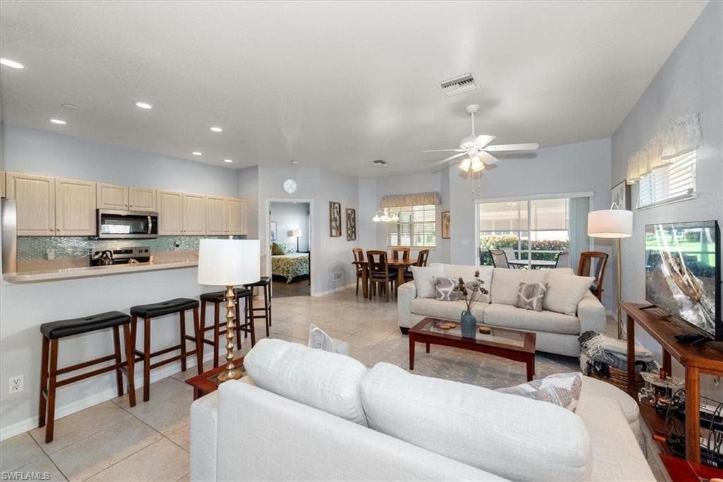 20068 Lake Vista CIR N 2B DOOR #4 LEHIGH ACRES, FL 33936