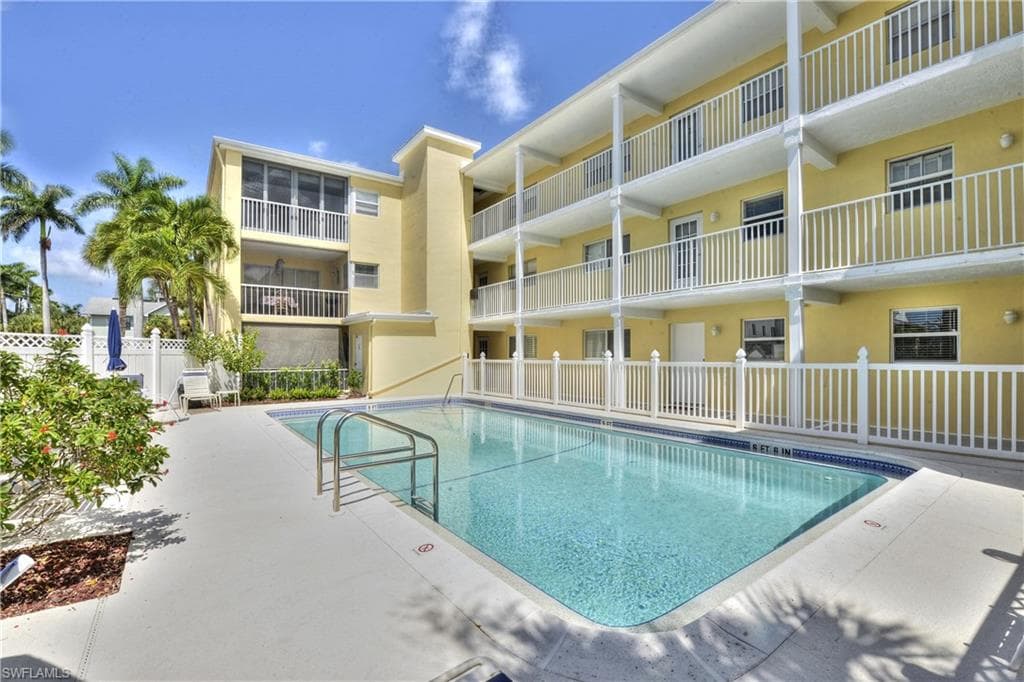 900 8th AVE S 305 NAPLES, FL 34102