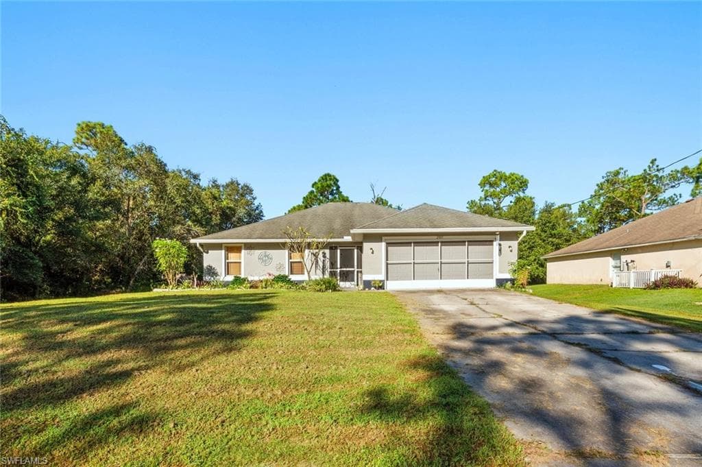 2005 McArthur AVE ALVA, FL 33920