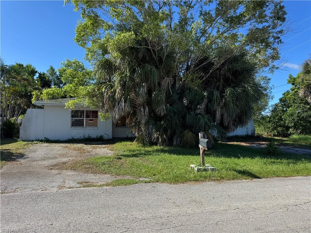 1002/1004 Southdale RD FORT MYERS, FL 33919