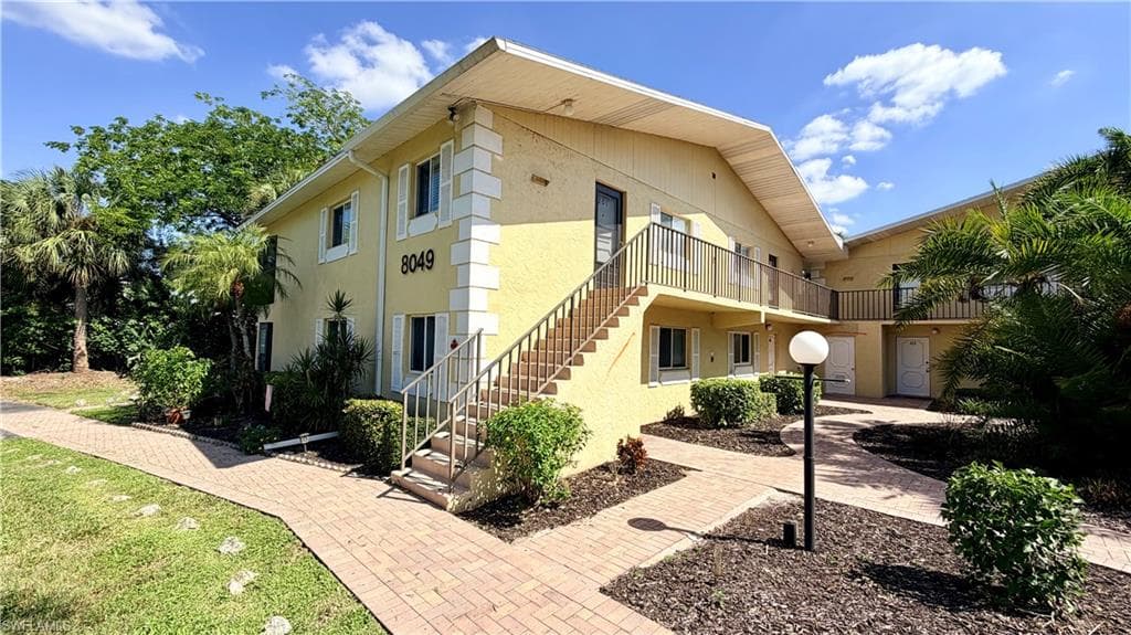 8049 Country RD 101 FORT MYERS, FL 33919