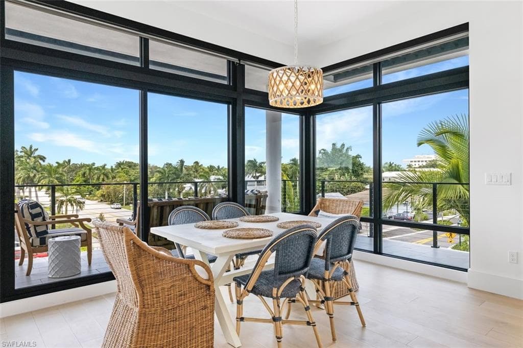 850 Central AVE 305 NAPLES, FL 34102
