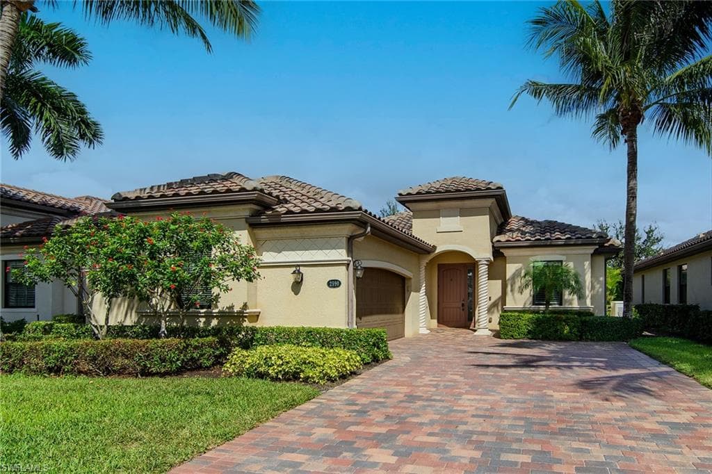 2990 Aviamar CIR NAPLES, FL 34114