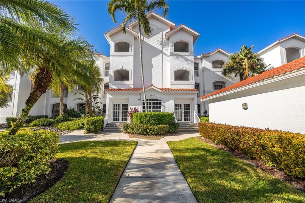 4650 Yacht Harbor DR 121 NAPLES, FL 34112