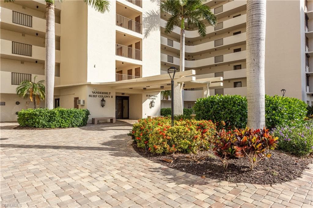 15 Bluebill AVE 1006 NAPLES, FL 34108