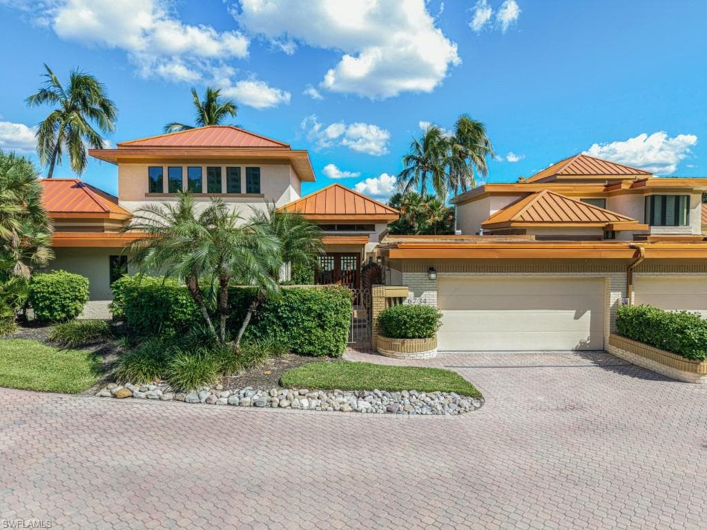 6734 Pelican Bay BLVD 61 NAPLES, FL 34108