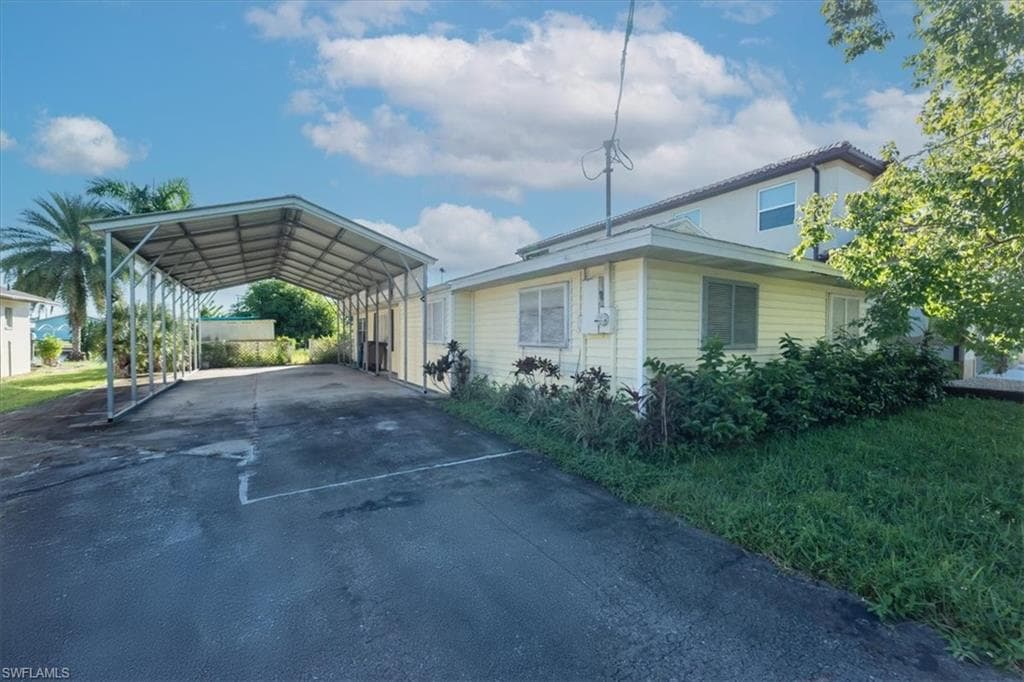 2032 Bahama AVE FORT MYERS, FL 33905