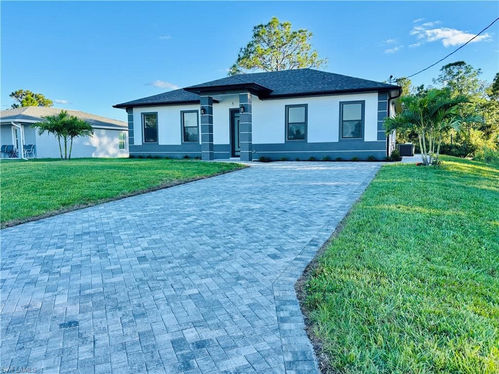 563 Oakshire LN LEHIGH ACRES, FL 33972