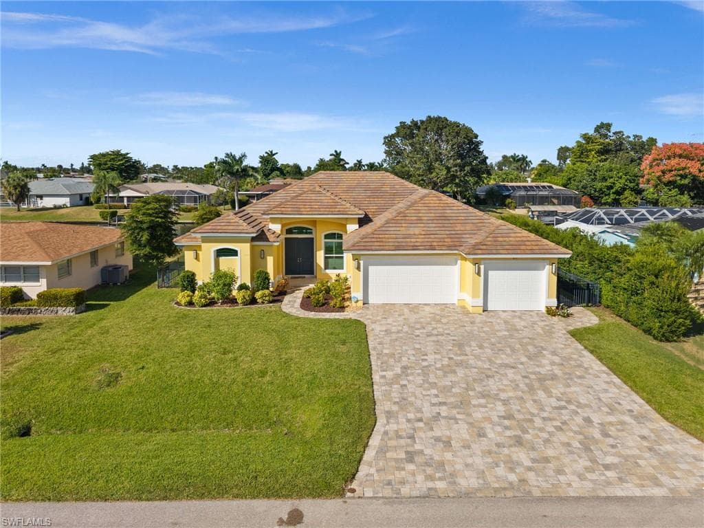 211 SE 37th LN CAPE CORAL, FL 33904