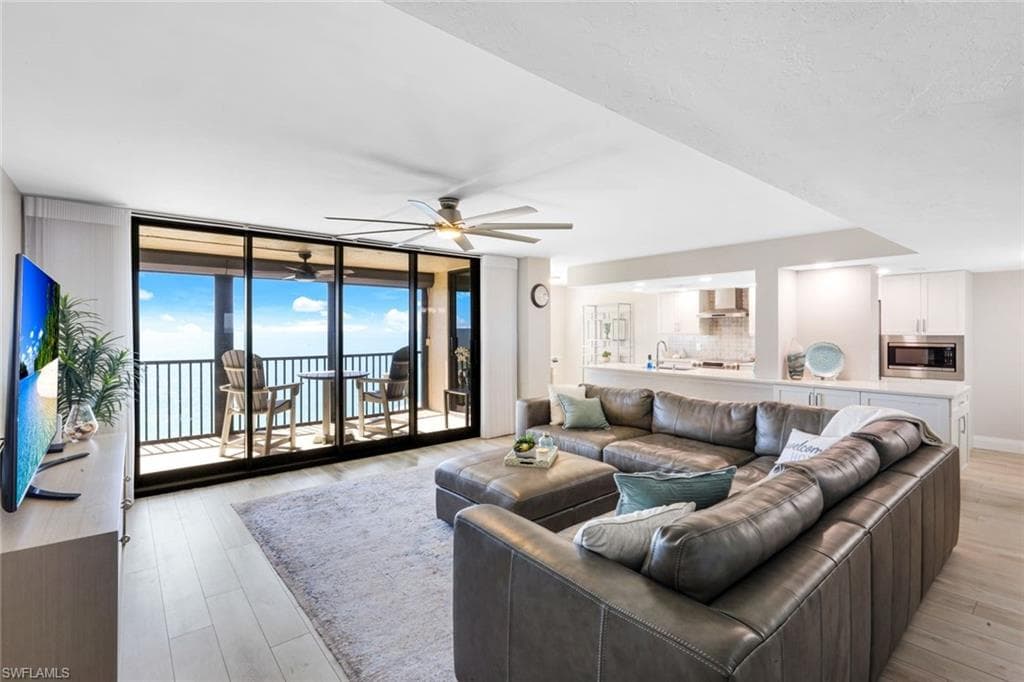 10951 Gulf Shore DR 1202 NAPLES, FL 34108