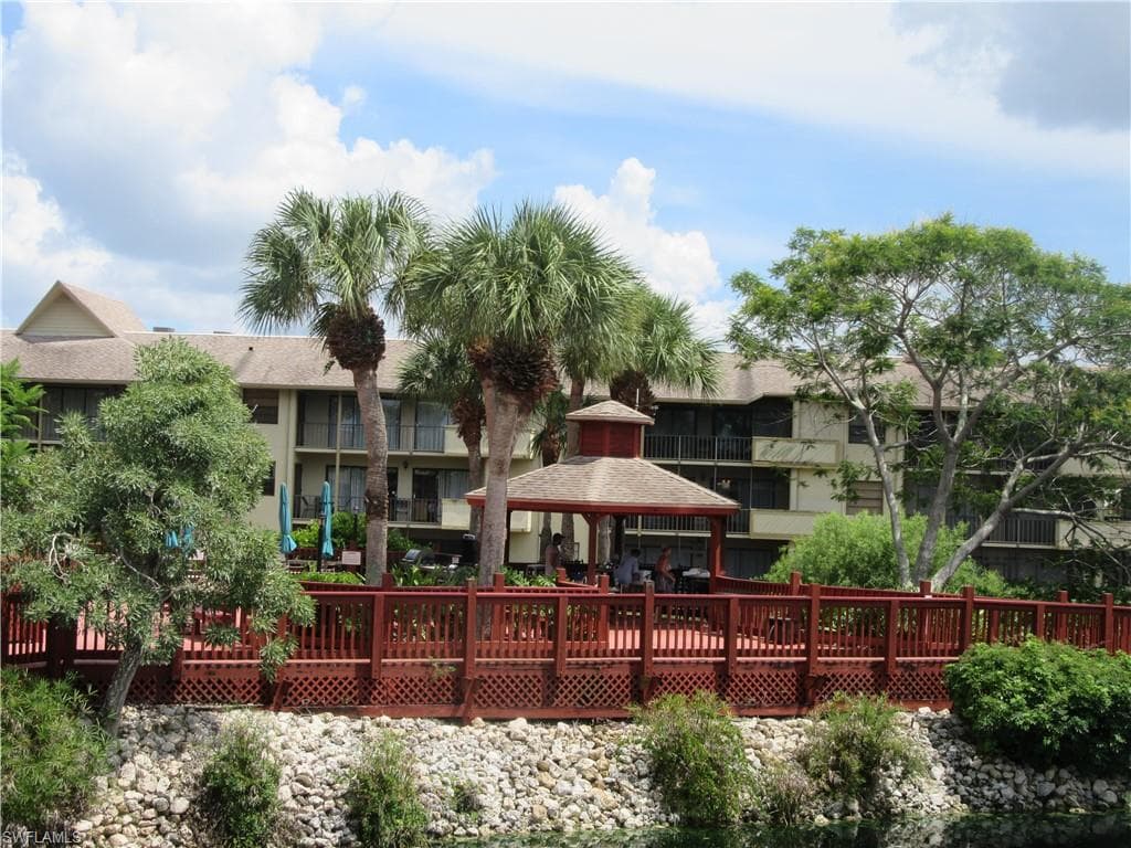 600 NEAPOLITAN WAY 211 NAPLES, FL 34103