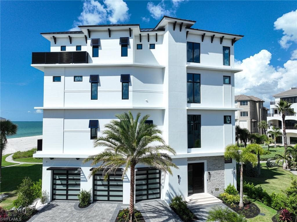 105 Saint Eustacius LN BONITA SPRINGS, FL 34134