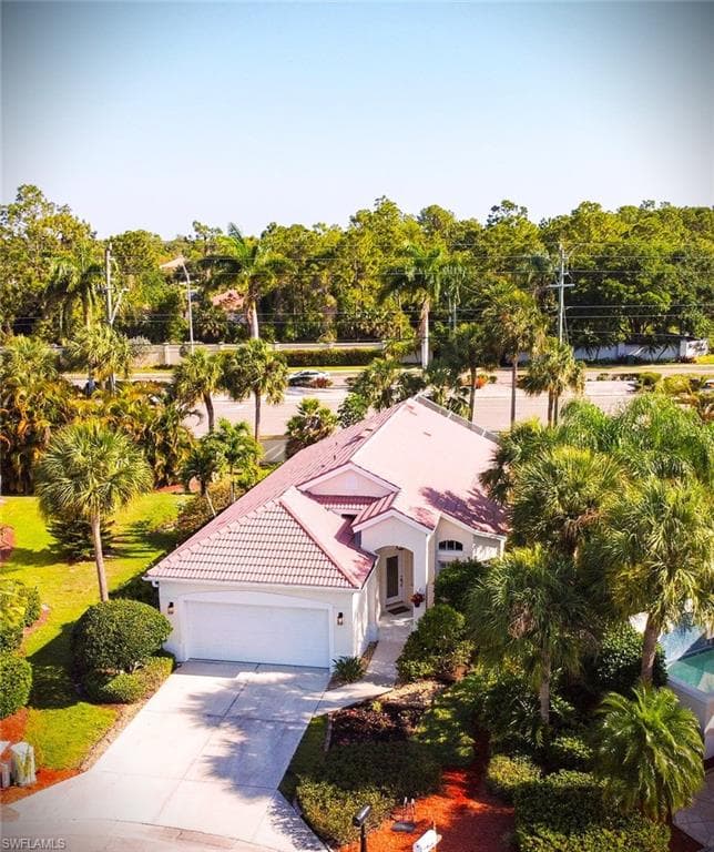 102 Palm Frond CT NAPLES, FL 34104