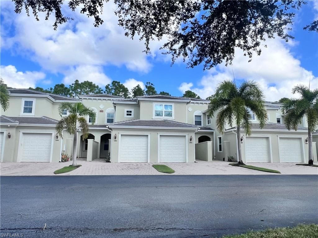 1435 MARIPOSA CIR 102 NAPLES, FL 34105