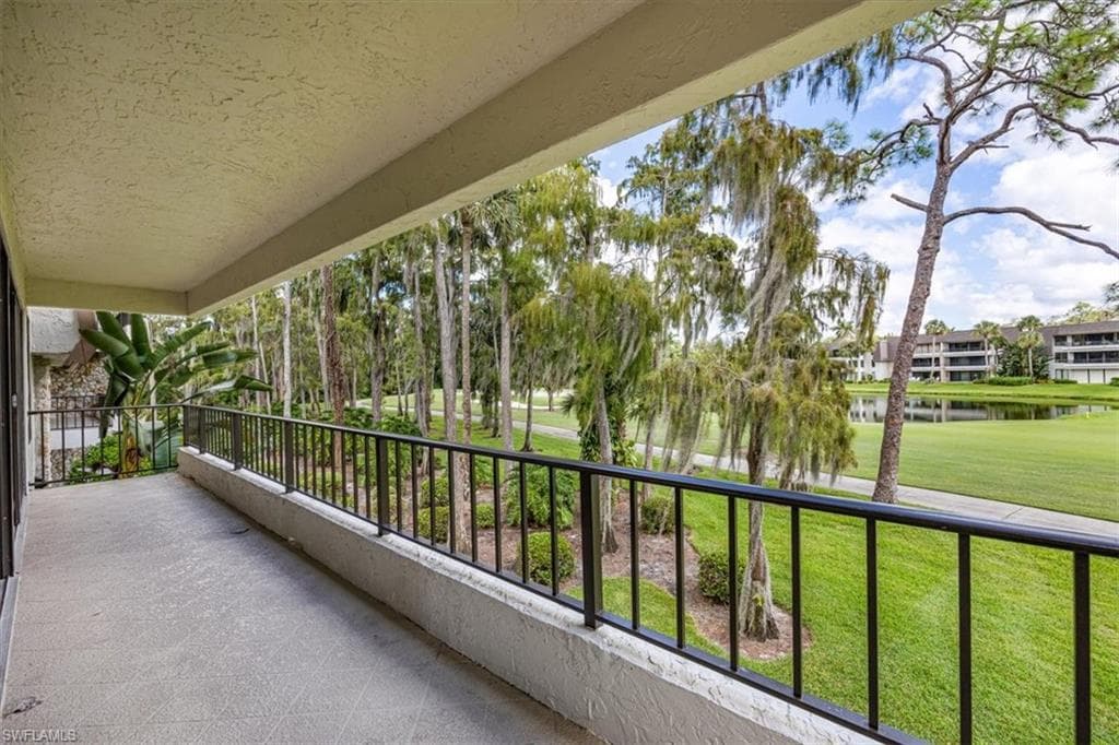 103 Clubhouse LN 285 NAPLES, FL 34105