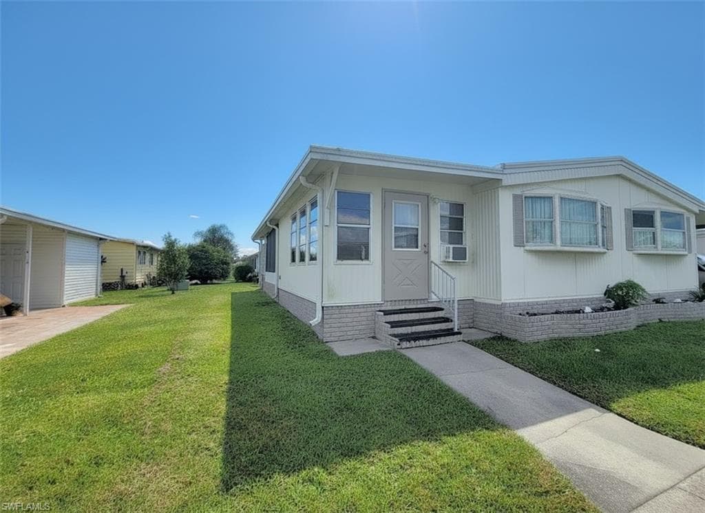 10 Hay ST ALVA, FL 33920