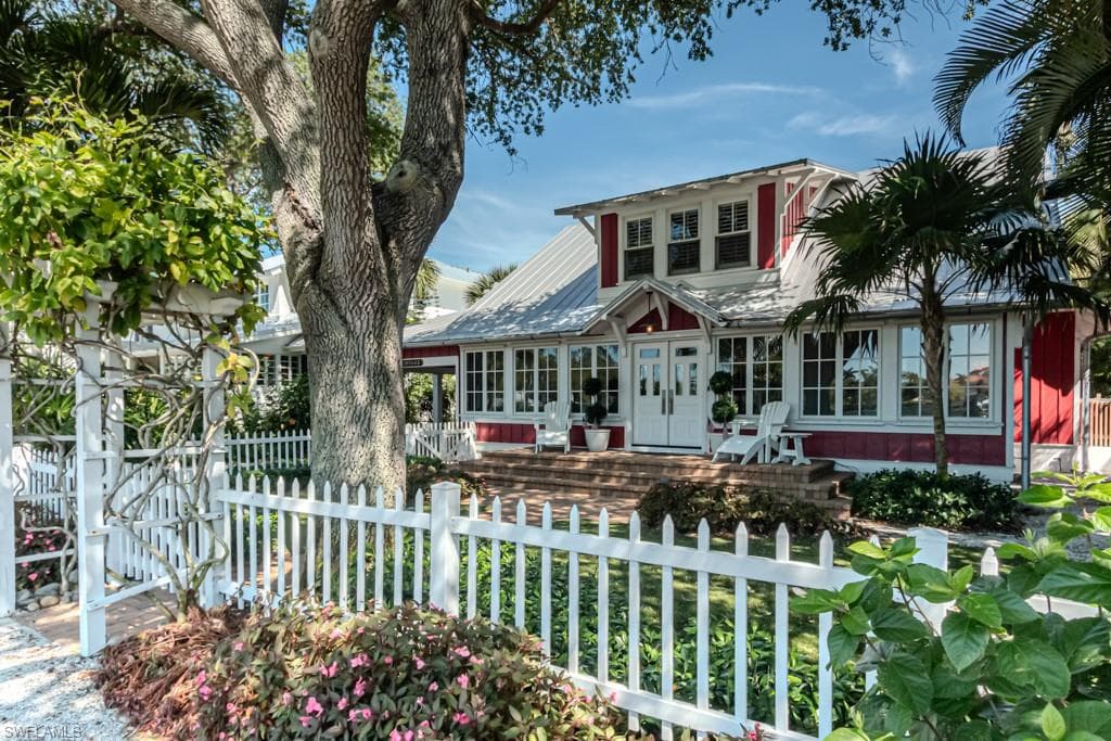 245 Broad AVE S NAPLES, FL 34102