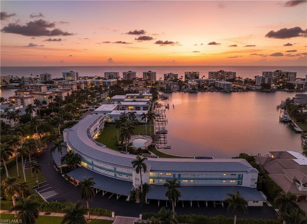 383 Harbour DR 309 NAPLES, FL 34103