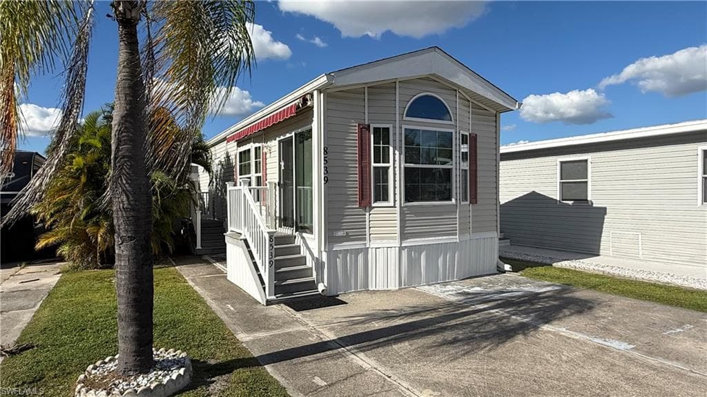 8539 Pepperwood DR ESTERO, FL 33928