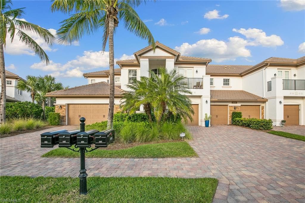 8081 Players Cove DR 101 NAPLES, FL 34113