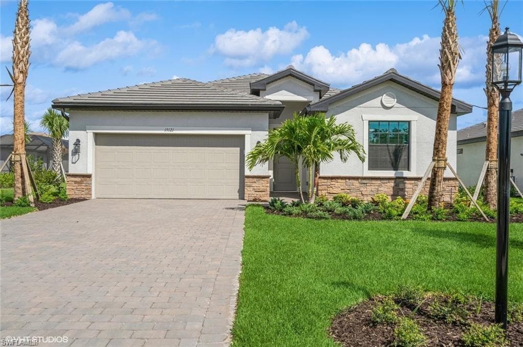 19121 Hinkley DR ESTERO, FL 33928