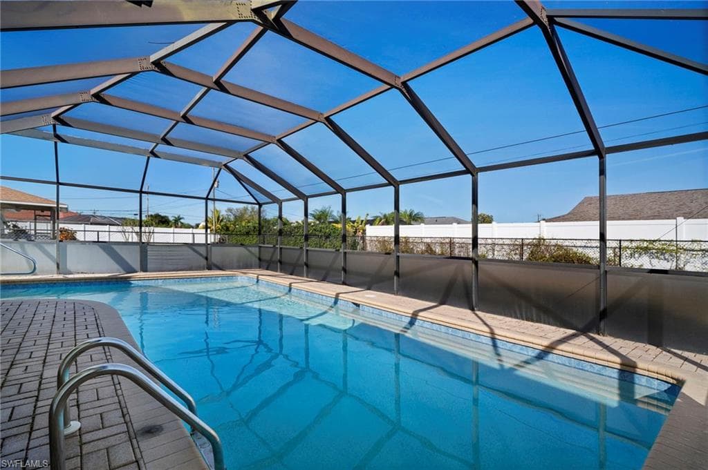 911 SE 19th ST CAPE CORAL, FL 33990