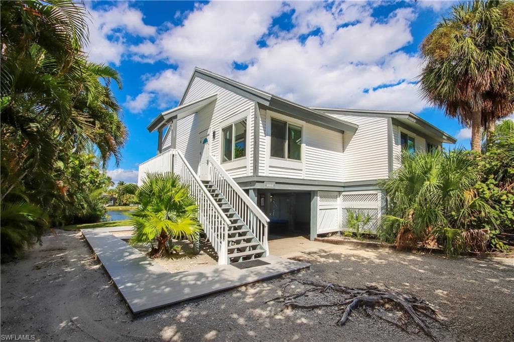 1444 Sandpiper CIR SANIBEL, FL 33957