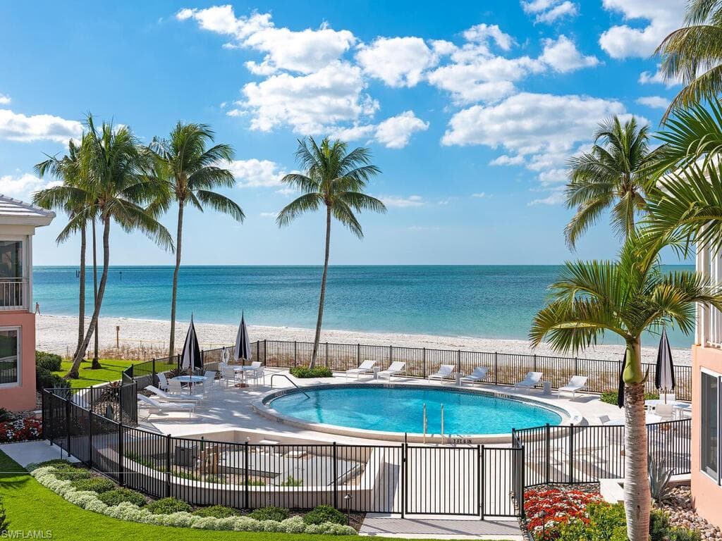 2401 Gulf Shore BLVD N VILLA 6 NAPLES, FL 34103