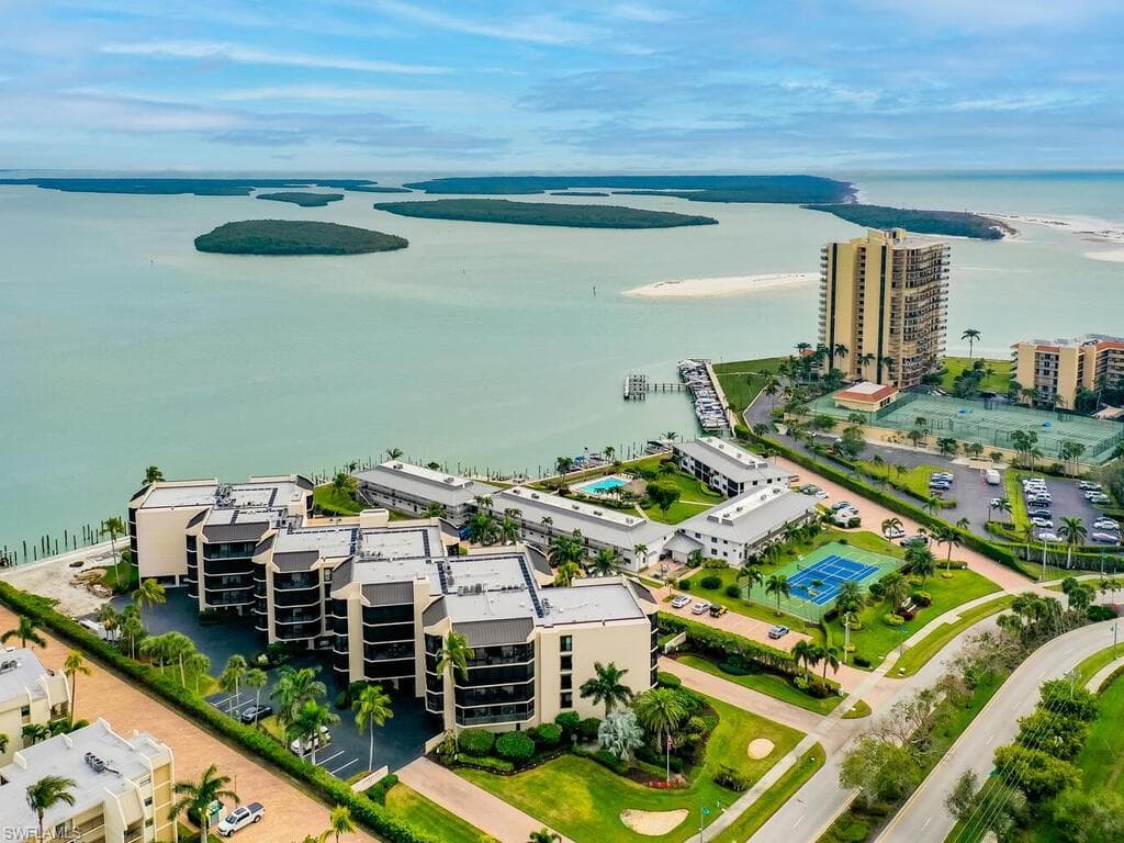 961 Collier CT 209 MARCO ISLAND, FL 34145