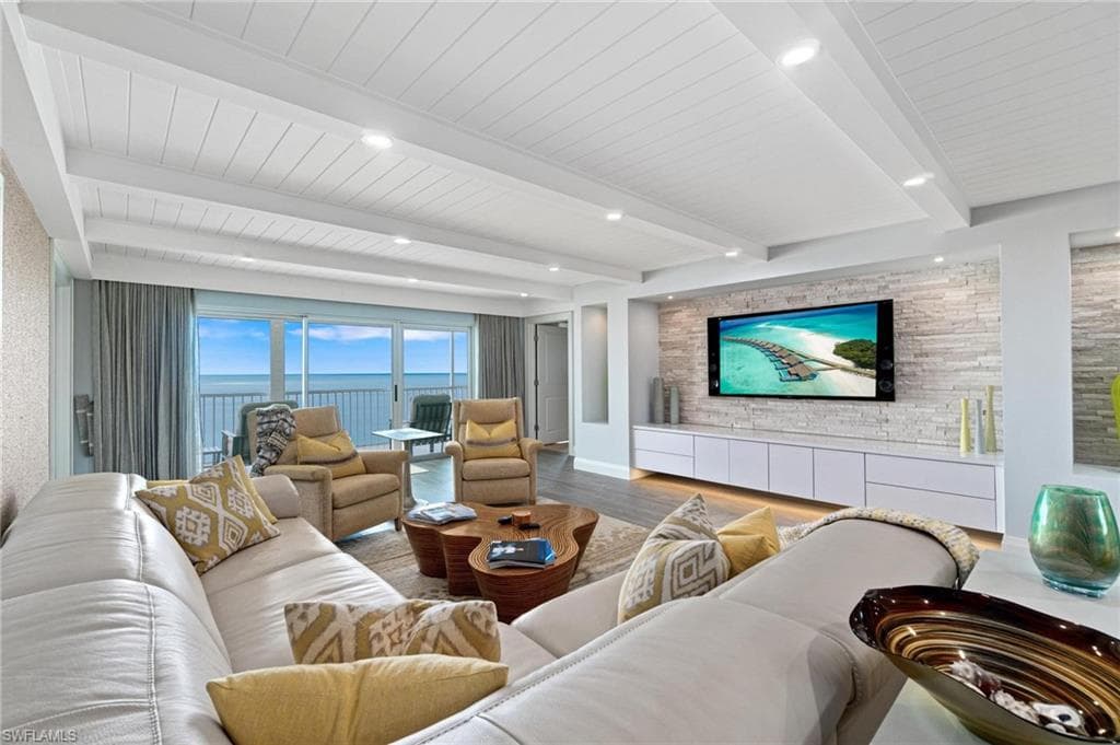 9051 Gulf Shore DR PH3 NAPLES, FL 34108