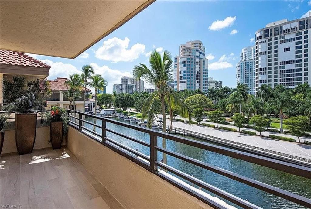 4400 Gulf Shore BLVD N 3-305 NAPLES, FL 34103