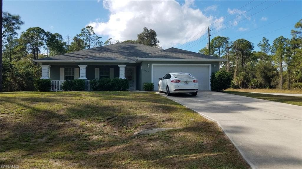 1623 Oak AVE LEHIGH ACRES, FL 33972