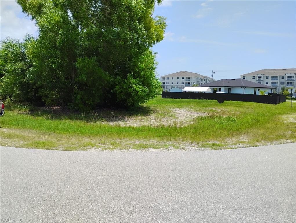 133 SW 8th PL CAPE CORAL, FL 33991