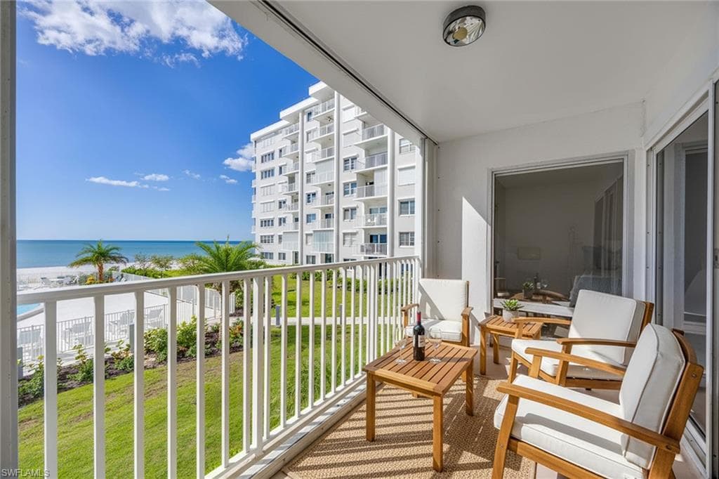 3443 Gulf Shore BLVD N 207 NAPLES, FL 34103