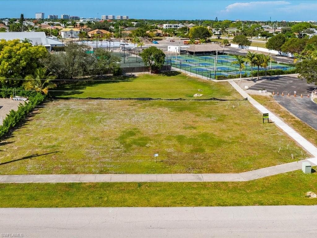 116 Gulfstream ST MARCO ISLAND, FL 34145