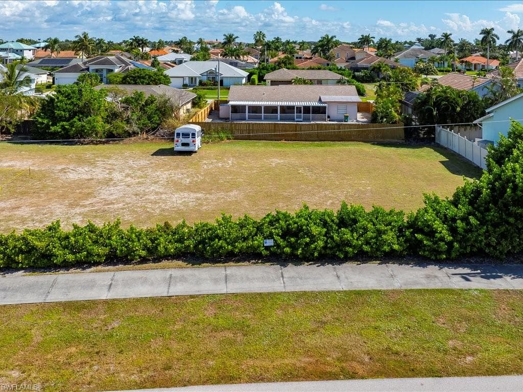 189 SANDHILL ST MARCO ISLAND, FL 34145