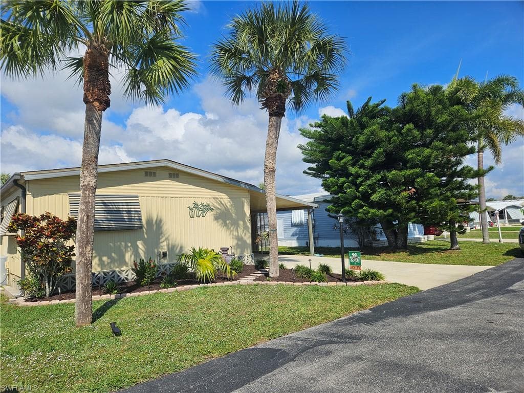 45 Aquamarine AVE 45Q NAPLES, FL 34114