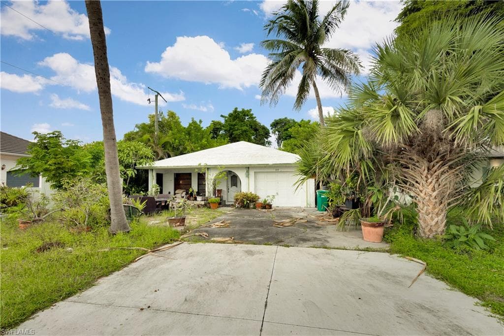 509 110th AVE N NAPLES, FL 34108